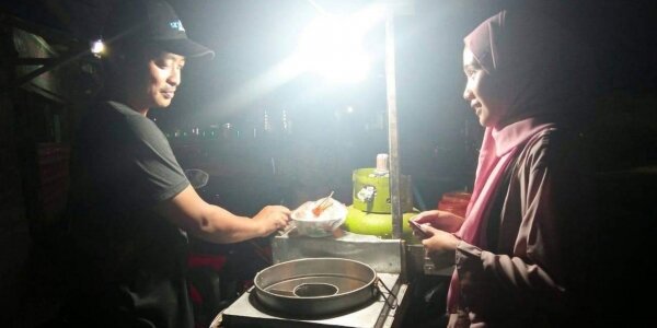 Kegigihan Pedagang Pentol | Tajuklombok