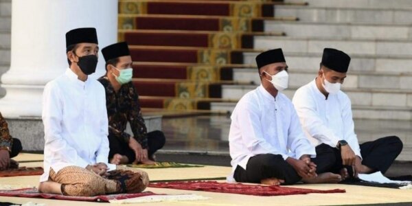 Presiden Jokowi Solat Ied di Depan Istana Bogor