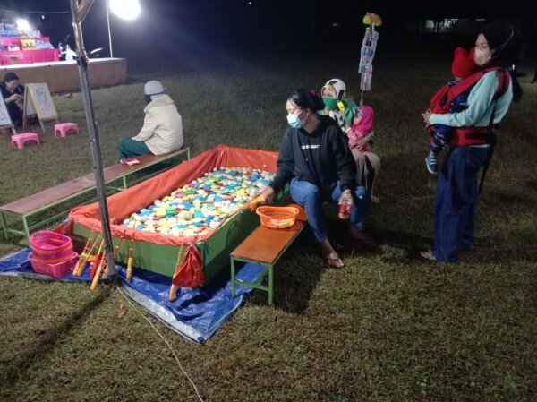 Atasi Kejenuhan Ditinggal Tugas, Persit KCK Ranting Kipan B Datangkan Hiburan Keluarga