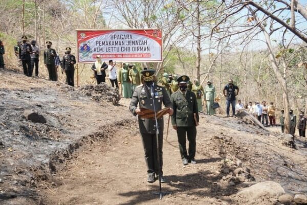 Danrem 162/WB Pimpin Langsung Upacara Militer Pemakaman Jenazah Kapten Chb Anumerta Dirman