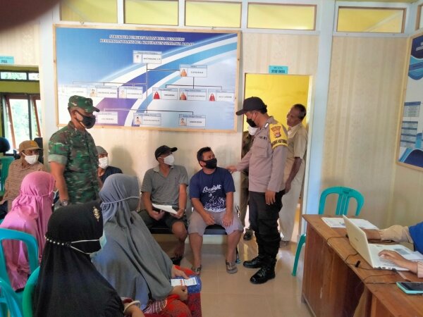 Sasar Masyarakat Yang Belum Vaksin, Kasiwas Pantau Vaksinasi Tahap I Dan II di Brang Rea