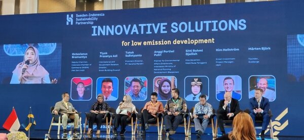 Tampil Dihadapan Dunia Internasional, Wagub NTB Ummi Rohmi Jelaskan Target NTB Net Zero Emission 2050