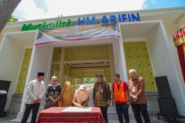 Wagub NTB Ummi Rohmi Resmikan Mushalla M. Arifin Teluk Waru