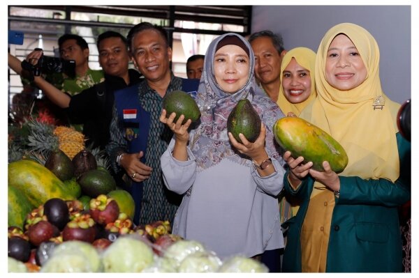 Sektor Pertanian Tumpuan Harapan Perekonomian NTB, Tegas Wagub Rohmi Saat Menghadiri Bazar Holtikultura