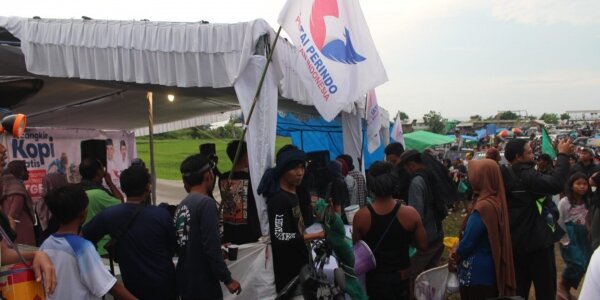 Sediakan Tiga Ribu Gelas Kopi Gratis, Hidup Perindo Menggema di Arena Bau Nyale