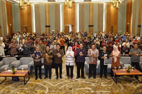 Ummi Rohmi Apresiasi Rakerwil LLDIKTI Wilayah VIII Bali-NTB Dalam Mewujudkan SDM Unggul