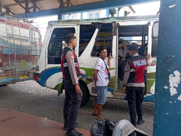 Sambangi Terminal, Personel Polres Sumbawa Himbau Pengemudi Tidak Ugal-ugalan