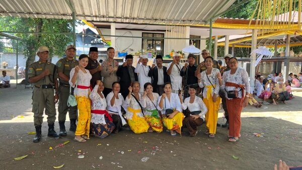 Rajut Toleransi Ummat Beragama, Pemdes Kuripan Selatan Hadiri Perayaan Beaci-Aci