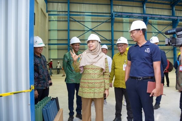Wagub NTB Ummi Rohmi Tinjau Pembangunan Pabrik Batako Plastik yang Akan Beroperasi Juni Mendatang
