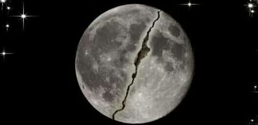 Kisah Nabi Muhammad SAW Membelah Bulan