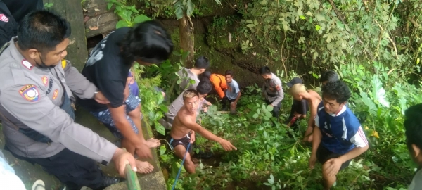 Bule Asal German Jatuh Dari Tebing Air Terjun Kerta Gangga